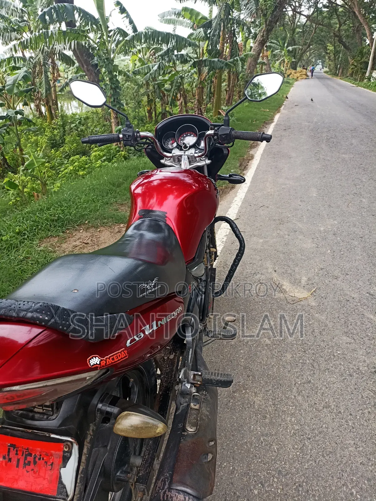 হোন্ডা ইউনিকর্ন ২০১১ লাল