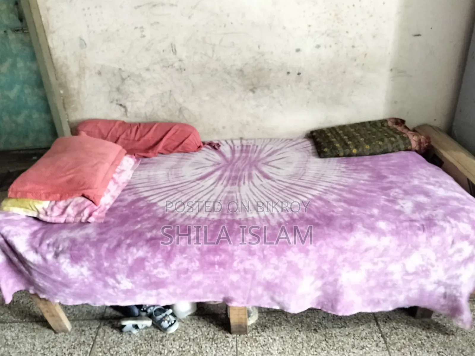 Wooden Chowki, Bed