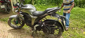 সুজুকি জিক্সার ২০১৯ গ্রে