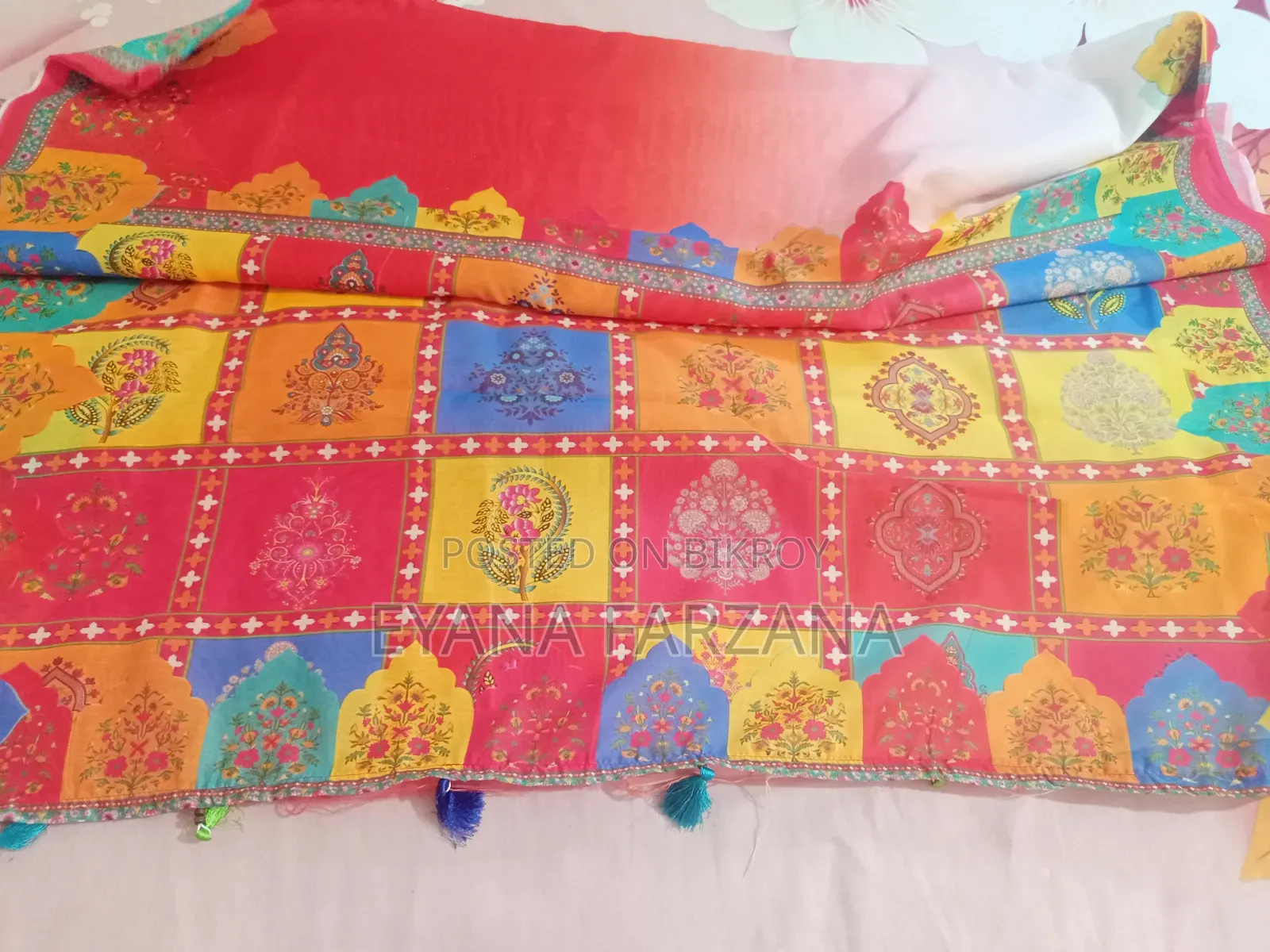 Three beautiful sarees will be sold together, three pieces of sarees will be sold in an offer