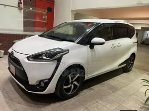 Toyota Sienta 1.5 Front Wheel Drive 2015 Pearl