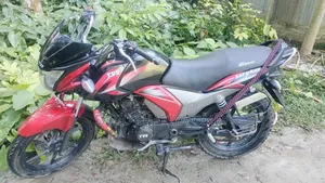 টিভিএস স্ট্রাইকার ১২৫ ২০২০ রেড