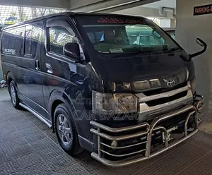 টয়োটা হায়েস ২০১২ কালো