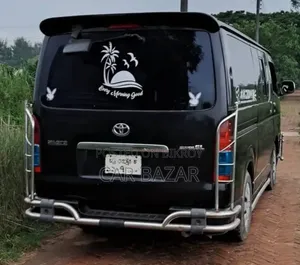 টয়োটা হায়েস ২০১২ কালো