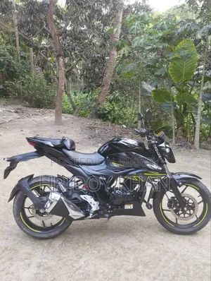 সুজুকি জিক্সার ২০২৫ ব্ল্যাক