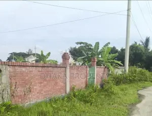 সেক্টর-২৬ এ সামনের খোলা ৩ কাঠা পার্ক উত্তর