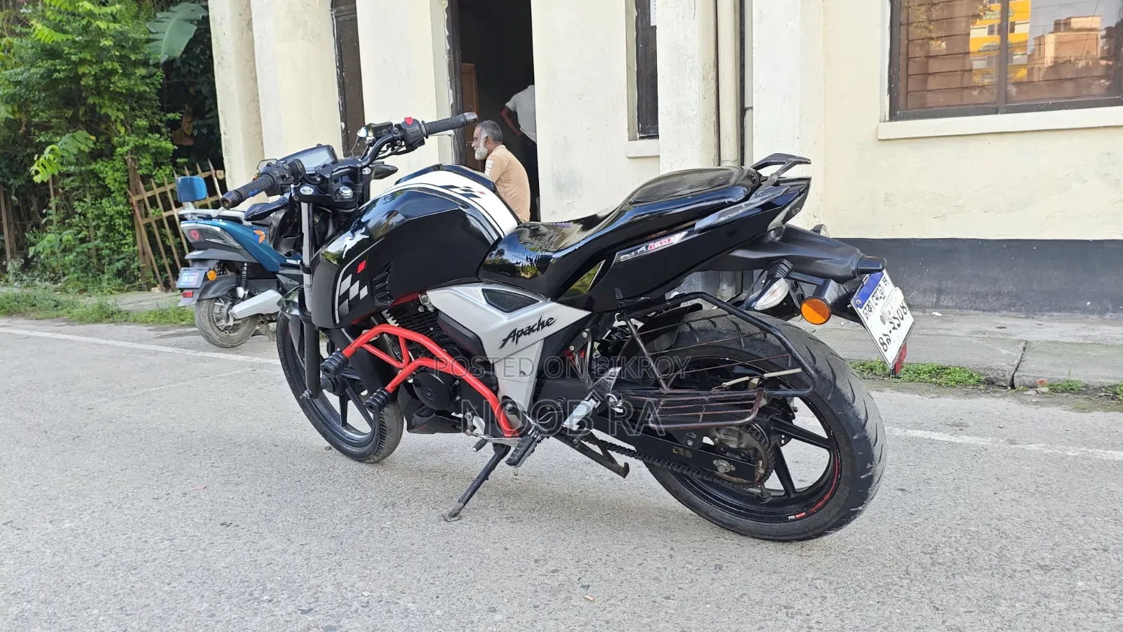 TVS Apache RTR 160 4V 2022 Black