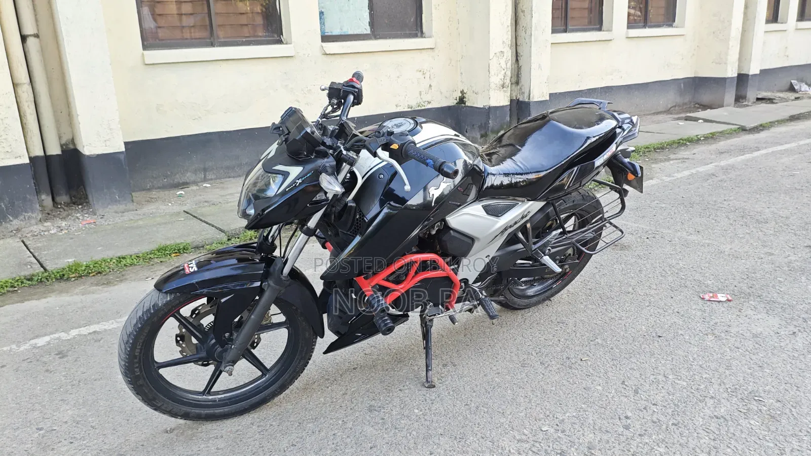 TVS Apache RTR 160 4V 2022 Black