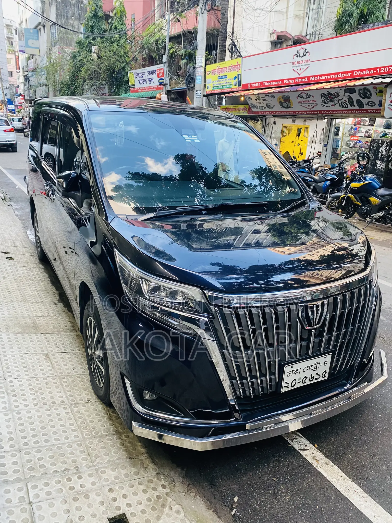 টয়োটা এসকোয়্যার ২.০ এডব্লিউডি (৮ আসন বিশিষ্ট) ২০১৭ পার্পল