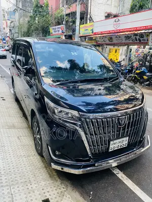 টয়োটা এসকোয়্যার ২.০ এডব্লিউডি (৮ আসন বিশিষ্ট) ২০১৭ পার্পল