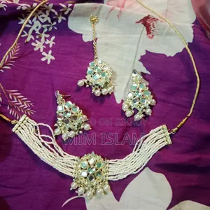 Pearl String Kundan Set (With Earrings & Tikli)