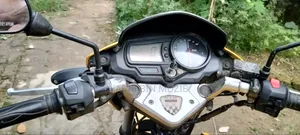 টিভিএস অ্যাপাচি আরটিআর ১৬০ ৪ভি ২০১১ হলুদ