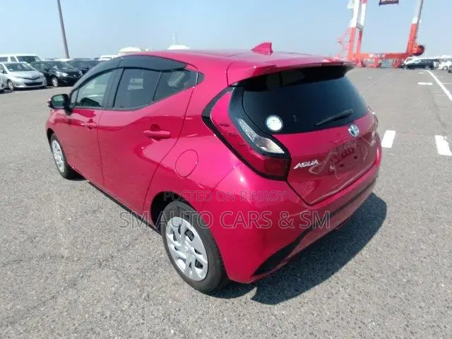 Toyota Aqua 2021 Red