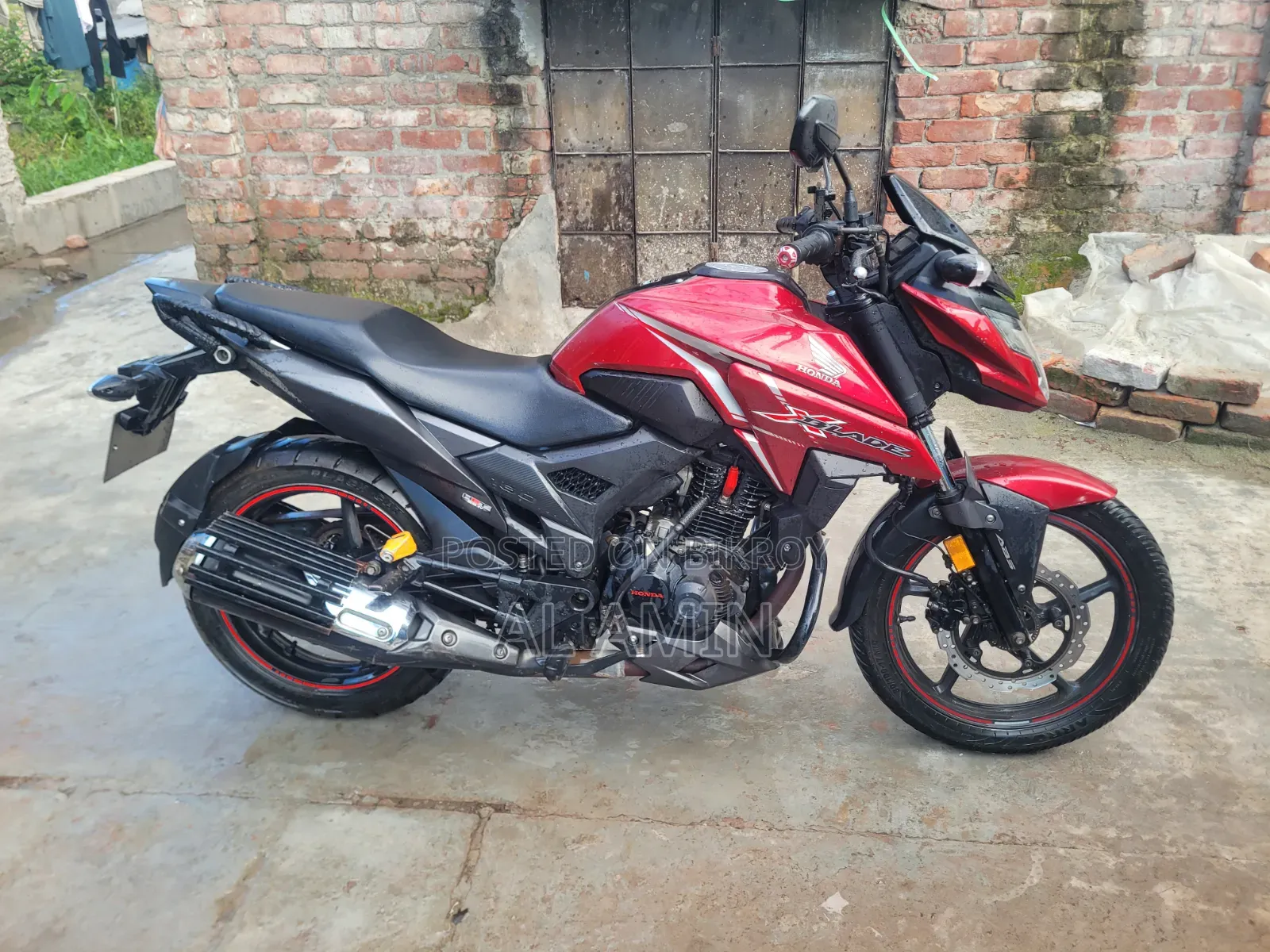 নতুন হোন্ডা এক্স-ব্লেড ১৬০ ২০২২ লাল