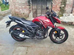 নতুন হোন্ডা এক্স-ব্লেড ১৬০ ২০২২ লাল