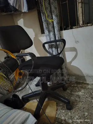 টেবিল এবং চেয়ার
