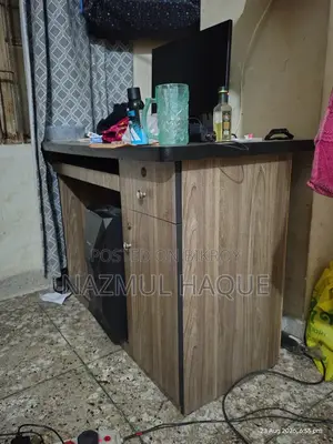 টেবিল এবং চেয়ার