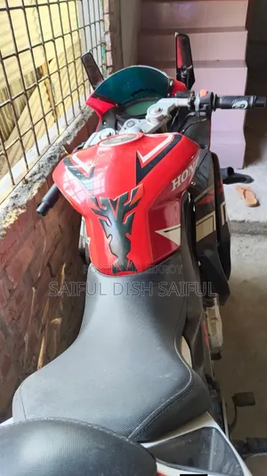 হোন্ডা সিবি ২০২২ রেড