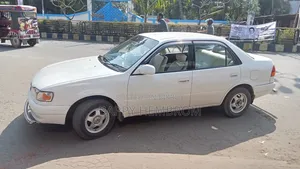 টয়োটা করোল্লা ১৯৯৮ হোয়াইট