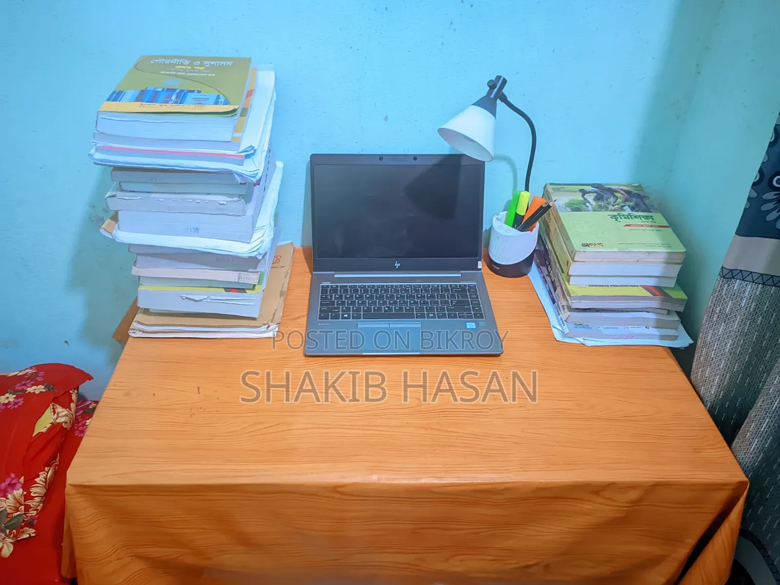 এই টেবিলটি বিক্রি করা হবে।