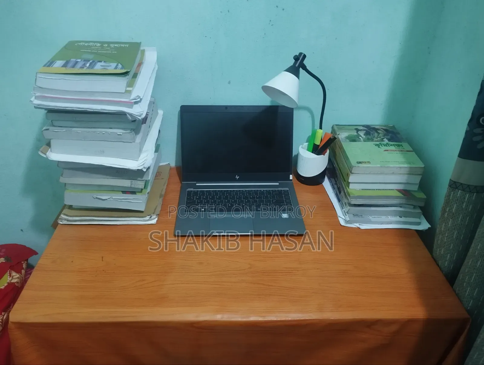 এই টেবিলটি বিক্রি করা হবে।