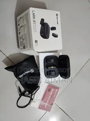 Hollyland Lark A1 Wireless Mic and Ulanzi MT-78 Tripod for Sale