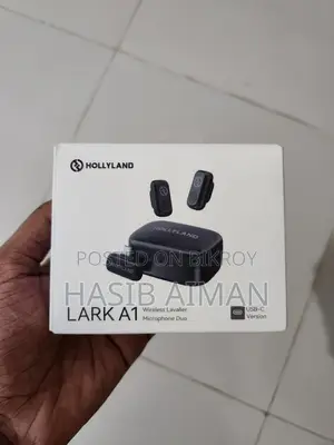 Hollyland Lark A1 Wireless Mic and Ulanzi MT-78 Tripod for Sale