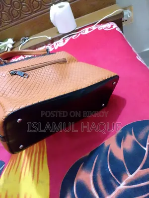 লেডিস ভ্যানিটি ব্যাগ