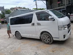 Toyota HiAce 2007 White
