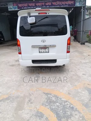 Toyota HiAce 2007 White