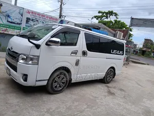 Toyota HiAce 2007 White