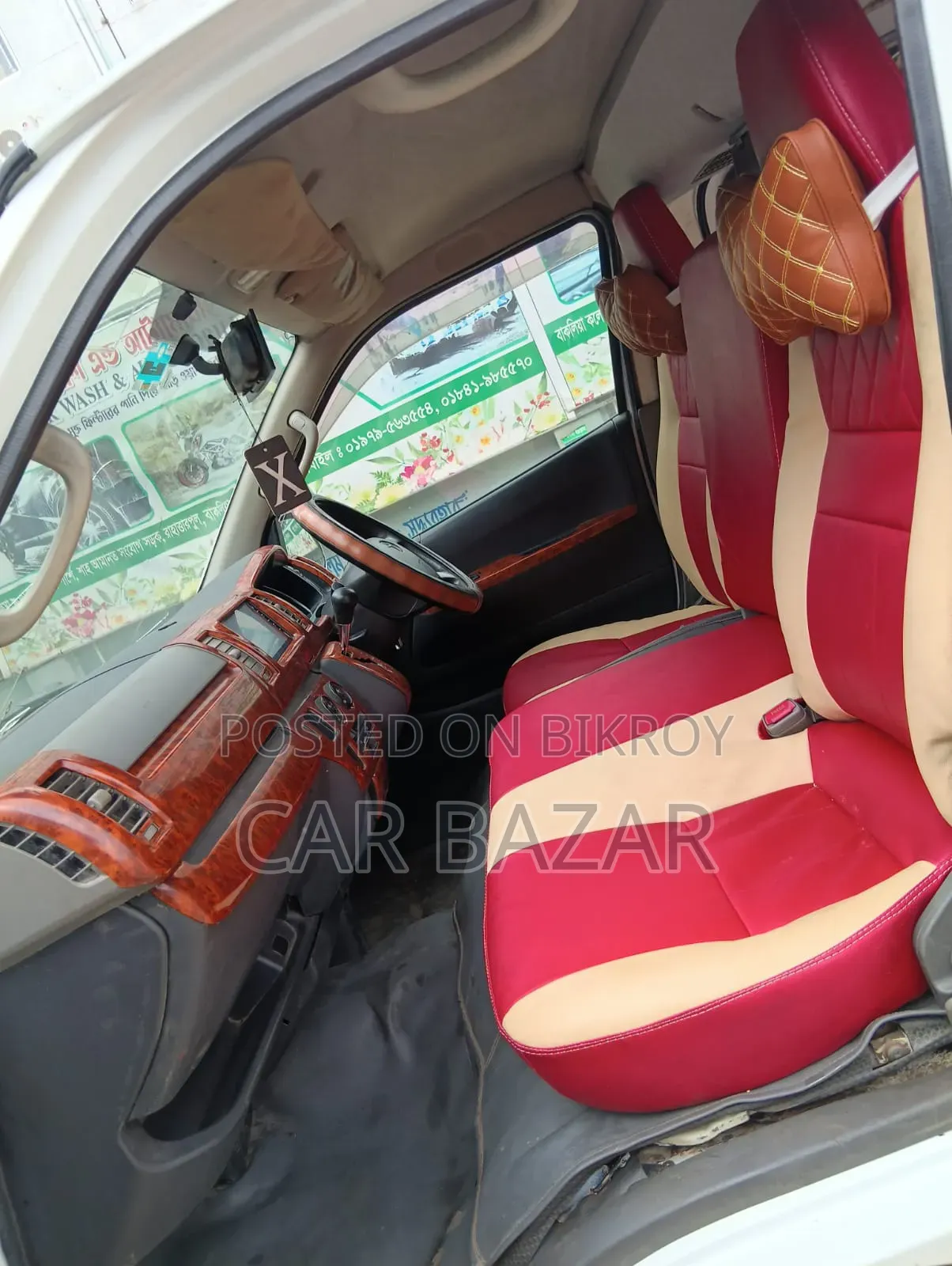 Toyota HiAce 2007 White