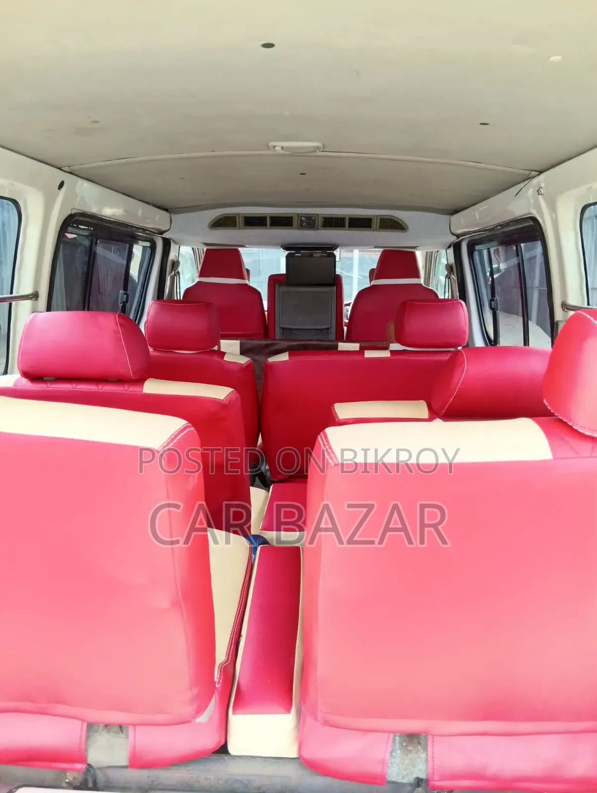 Toyota HiAce 2007 White