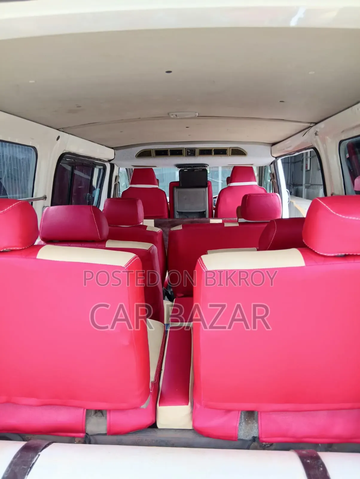Toyota HiAce 2007 White