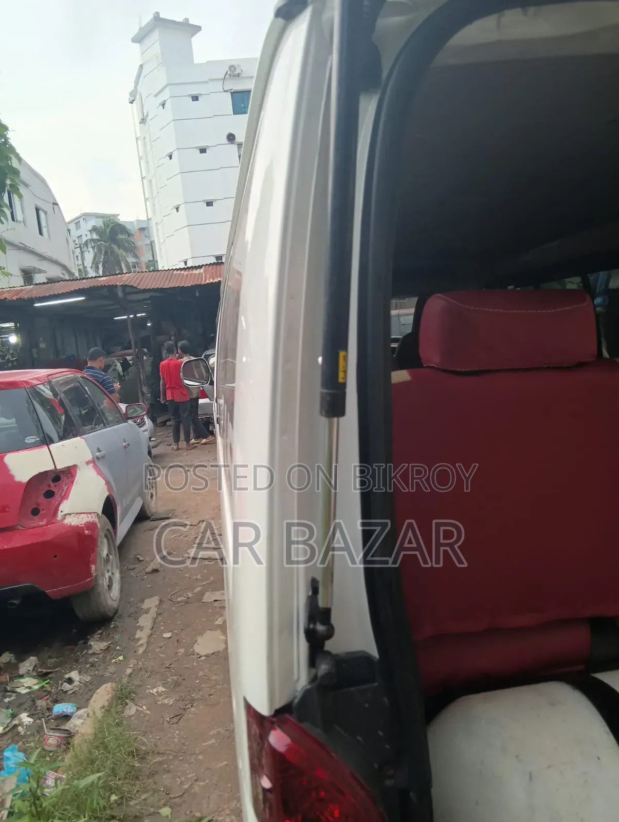 Toyota HiAce 2007 White