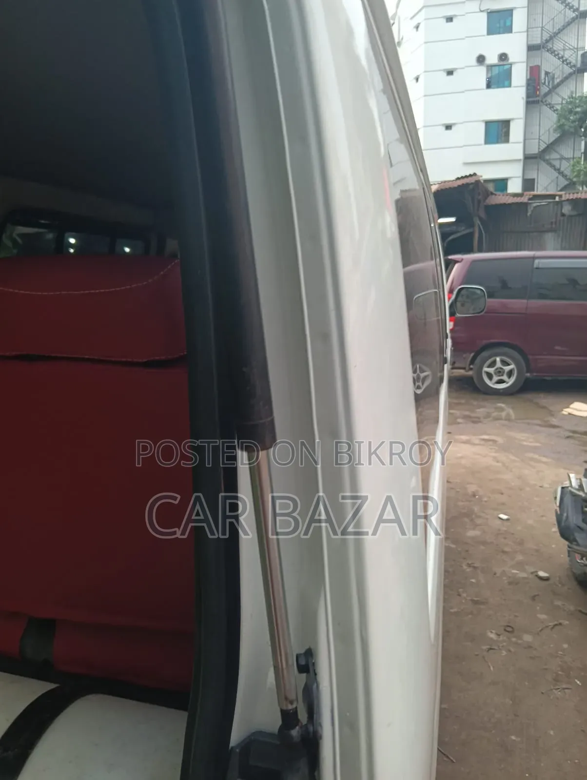 Toyota HiAce 2007 White