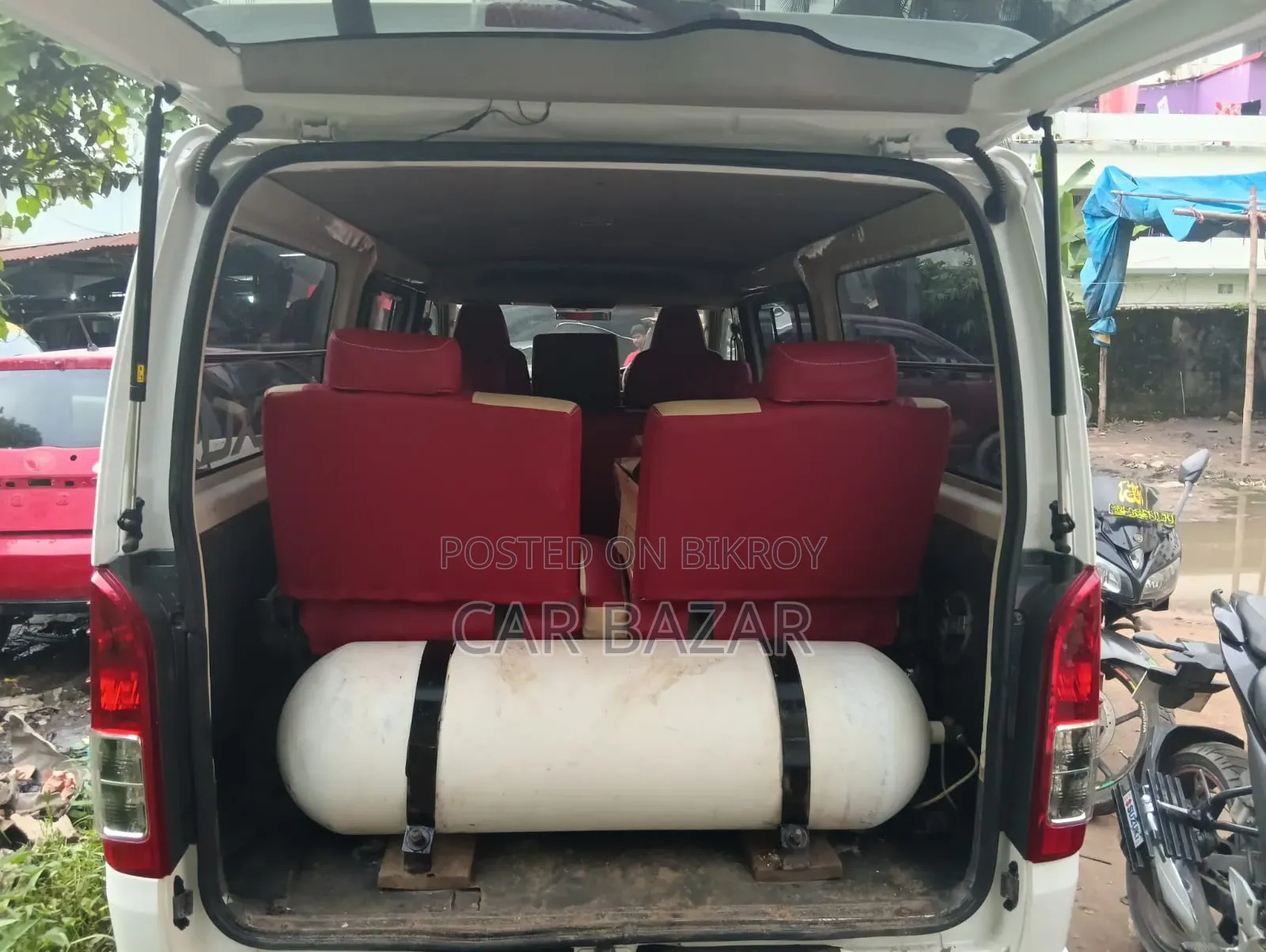 Toyota HiAce 2007 White