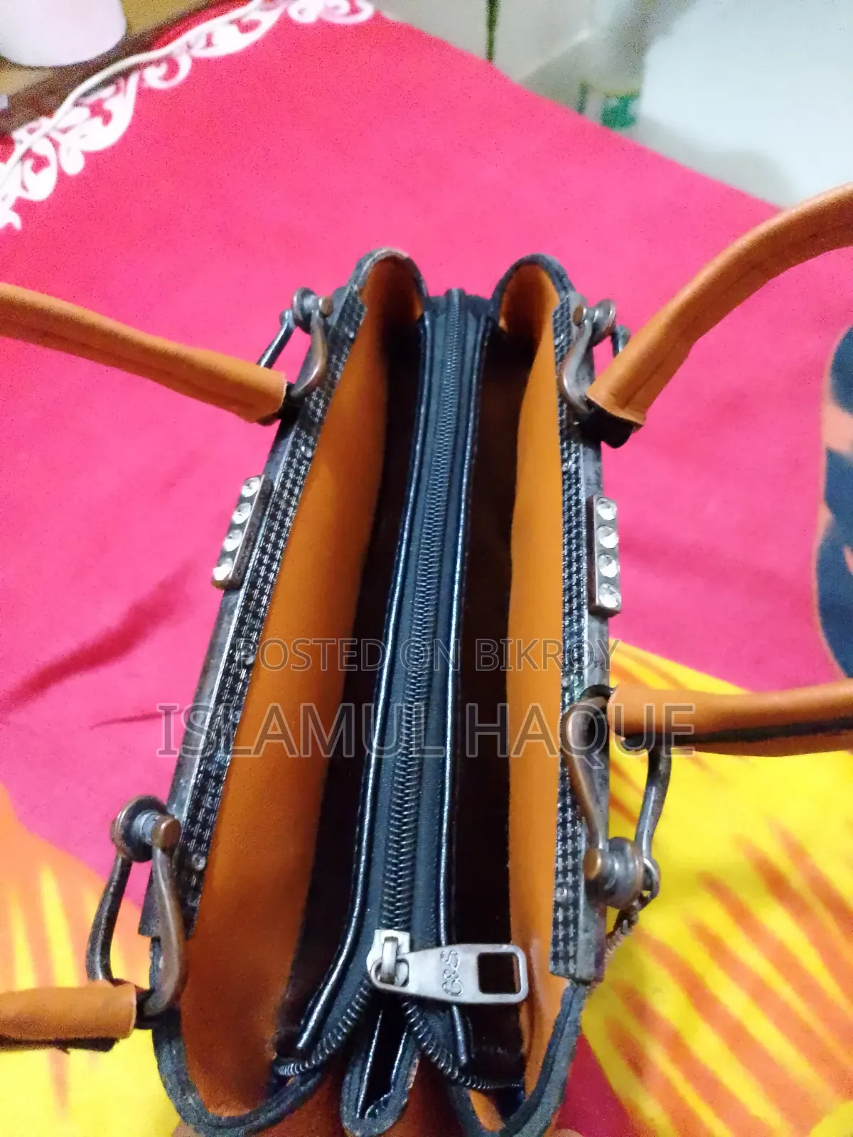 লেডিস ভ্যানিটি ব্যাগ