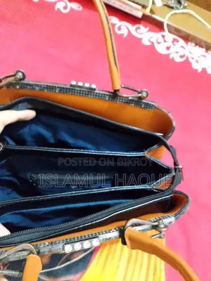 লেডিস ভ্যানিটি ব্যাগ