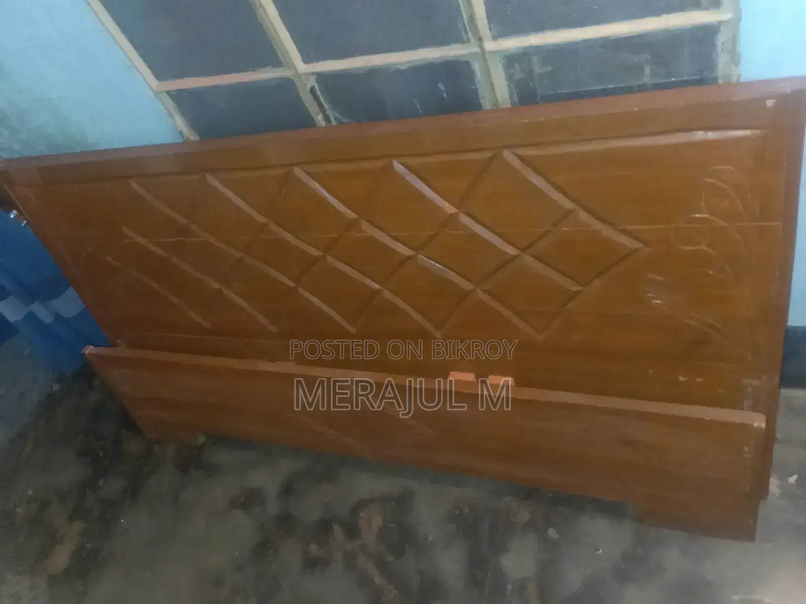 ৬' × ৭' ফুট একটি খাট বিক্রয় হবে