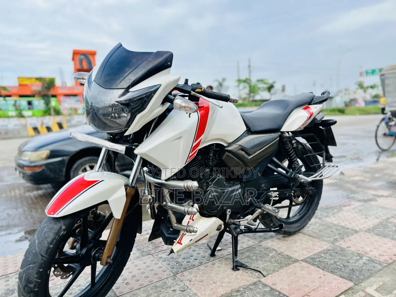 টিভিএস আপাচে আরটিআর ১৬০ টুভি ২০১৭ সাদা