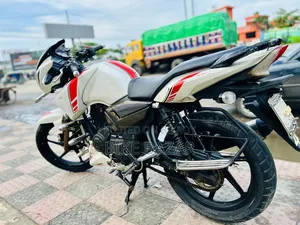 টিভিএস আপাচে আরটিআর ১৬০ টুভি ২০১৭ সাদা