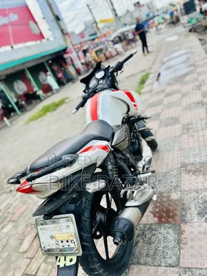 টিভিএস আপাচে আরটিআর ১৬০ টুভি ২০১৭ সাদা