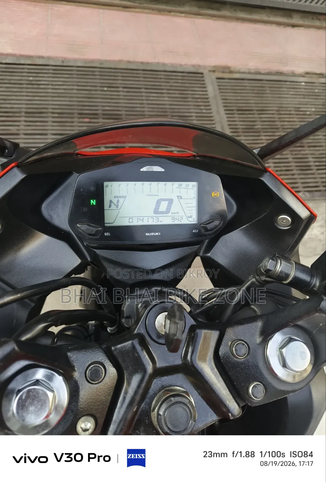 সুজুকি জিক্সার এসএফ ২০২৪ সিলভার