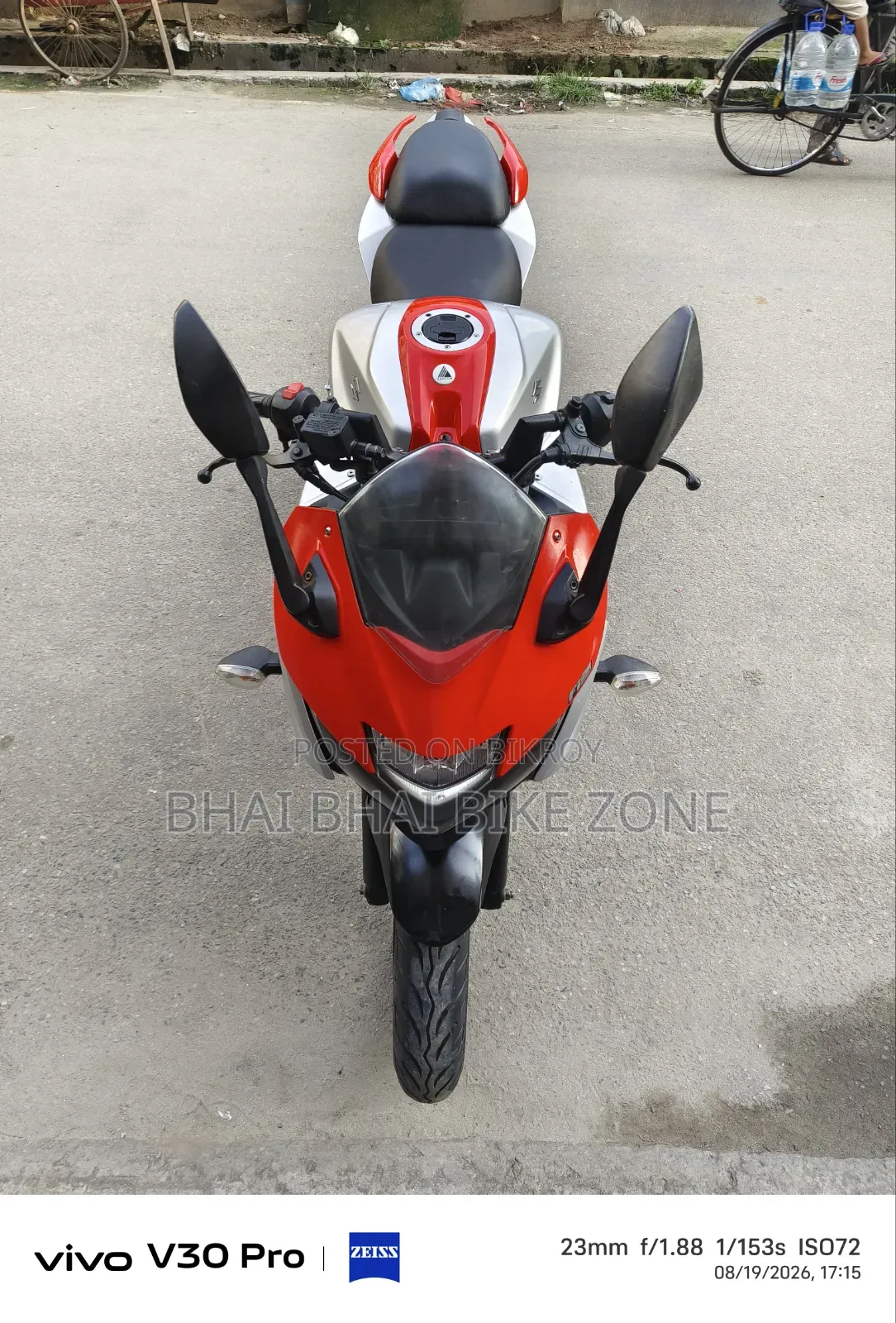 সুজুকি জিক্সার এসএফ ২০২৪ সিলভার