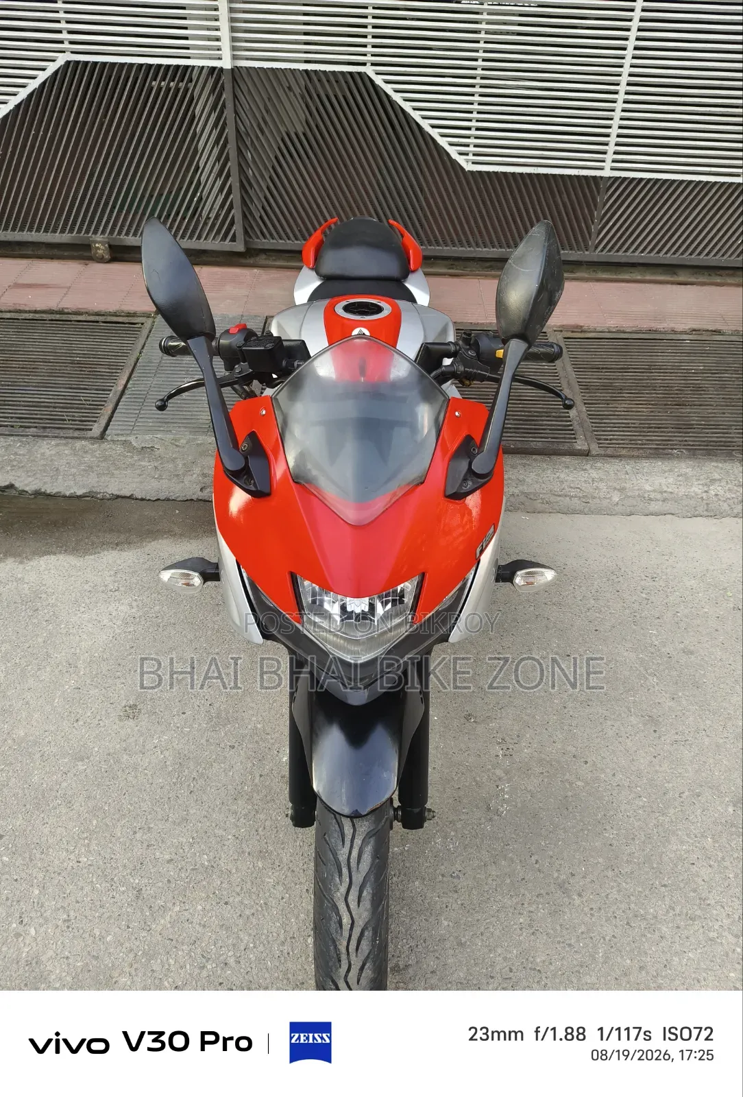 সুজুকি জিক্সার এসএফ ২০২৪ সিলভার