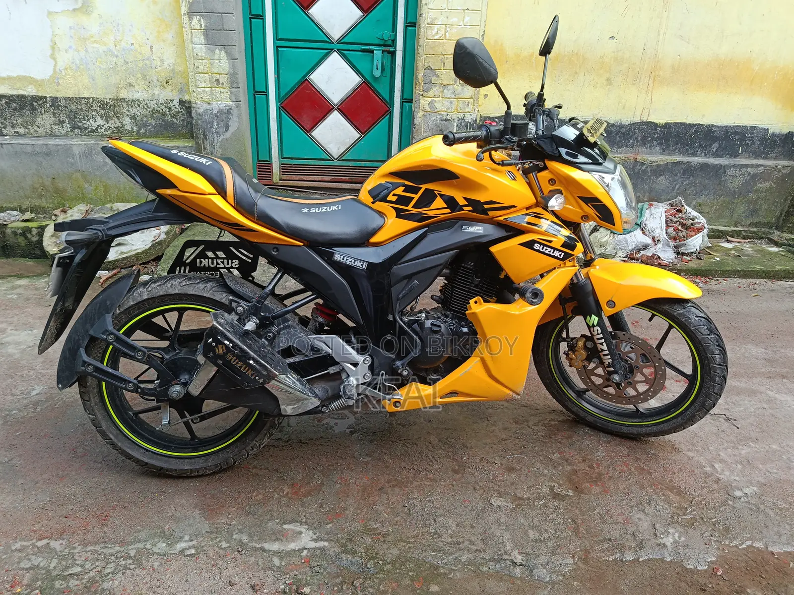 Suzuki Gixxer 2025 Yellow