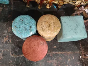 ভেলভেট স্টুল