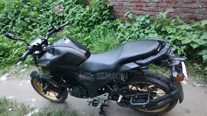 ইয়ামাহা এফজেডএস ভি৪ ২০২৫ ব্ল্যাক