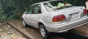টয়োটা করোল্লা ১৯৯৬ রূপালী
